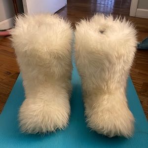RARE Ugg Fluff Momma Size 8